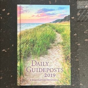 2019 Daily Guideposts 2019 Devotional Book